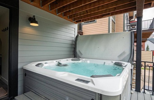 Old Town House | 120 Cedar Drive | Slopeside 4BR Townhome with Mou