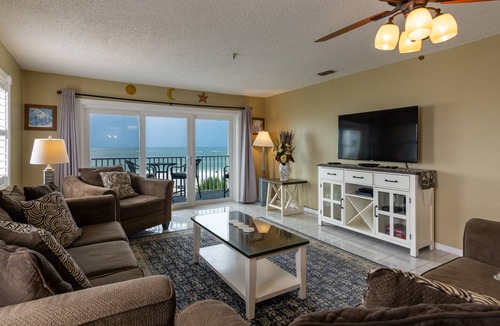 Madeira Beach Condo | 132 m² Condo ∙ 2 bedrooms ∙ 6 guests