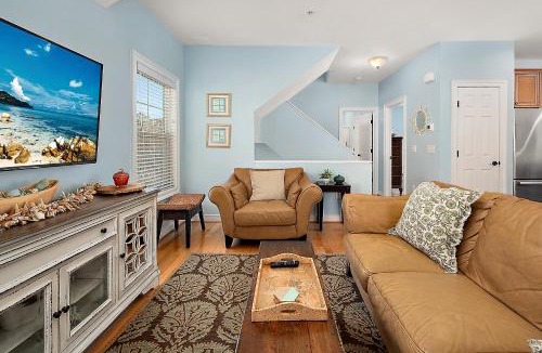 Caine Woods House | 14111 Fiesta Rd - Cape Canoe