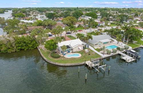 Shore Acres House | 151 m² House ∙ 3 bedrooms ∙ 8 guests
