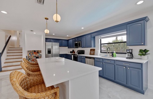 Harbor Hills House | 1731 Harbor Pool Home – Split-Level Retreat with Pool, Outdoor Dining & Near Beach