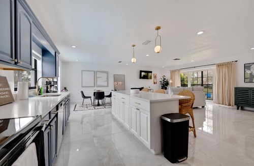 Harbor Hills House | 1731 Harbor Pool Home – Split-Level Retreat with Pool, Outdoor Dining & Near Beach