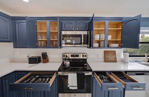 Harbor Hills House | 1731 Harbor Pool Home – Split-Level Retreat with Pool, Outdoor Dining & Near Beach