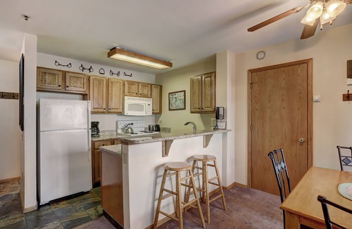 Historic District Condo | 1br Cozy Winter Hideway- Walk To Apres, Shops, Fun- Sleeps 6 1 Bedroom Condo by RedAwning