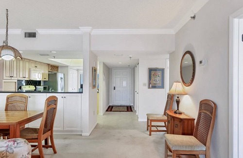 Longboat Key Condo | 2/2 Bay Front Condo, Pool, Private Beach Access