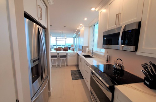 Longboat Key Condo | 2/2 Corner Beachfront Condo, Pool, Fitness, Tennis