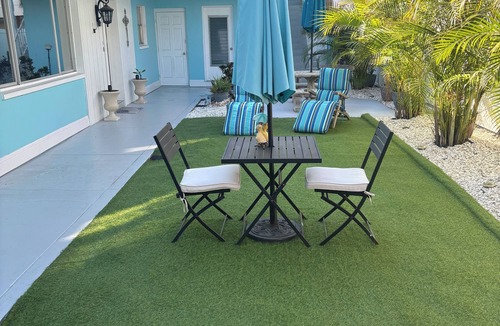 Island Estate House | 2-bed 2 bath bungalow on Island Estates in sunny Clearwater Beach