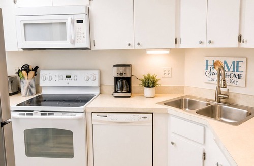 Longboat Key Condo | 2 Bedroom, 1 Bath, Beach and pools, Longboat Key