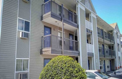 Terry Sanford Apartment | 2 Twin Beds|Non-Smoking