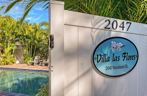 South Sarasota House | 2 Villas back to back, 2 Private Heated Pools, New Renovation