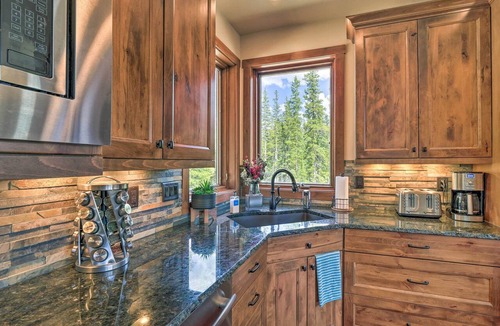 Valley of the Sun Cottage | 26-0111 Fairplay Home w/Hot Tub & Mountain Views!