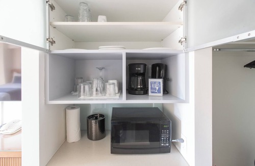 Ala Moana Condo | 29th floor studio with two full size beds