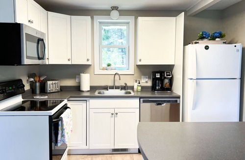 Niantic House | 2BED GUESTHOUSE WITH PRIVATE BEACH ACCESS