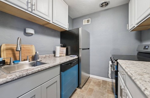 Bloomfield Apartment | 2BR 1Bath 4 Beds Entire Apartment in Bloomfield