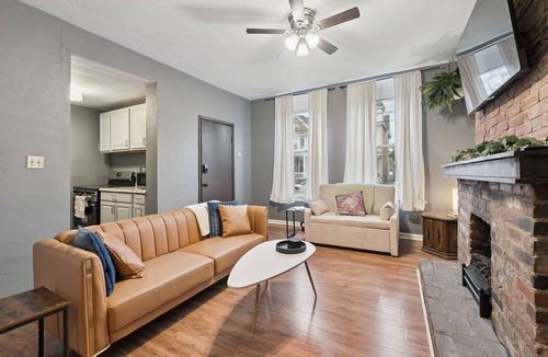 Bloomfield Apartment | 2BR 1Bath 4 Beds Entire Apartment in Bloomfield
