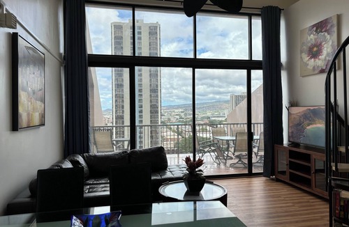 Downtown Honolulu Condo | 2BR+Loft Huge Patio Quiet & Spacious with Free Parking