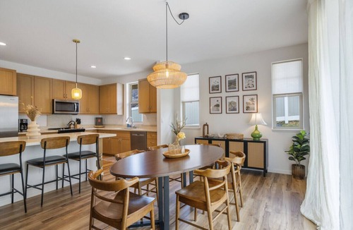 Makaha Valley House | 3 Bdrm, Sngl Lvl, Near Beach, BBQ, Pool/Spa, Gym