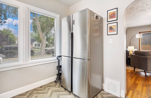 Veterans Park House | 3 bed 1 bath W. Bannock Beauty