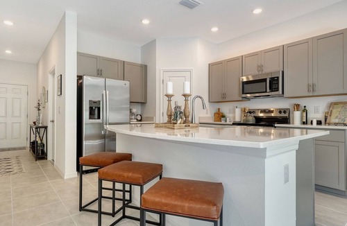 Sarasota House | 3-bedroom home in charming Sarasota. Relax and unwind. 11 ml from beaches.