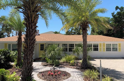 Bay Isle House | 3 Bedroom House North End of Siesta Key - Short Walk To Shell Beach