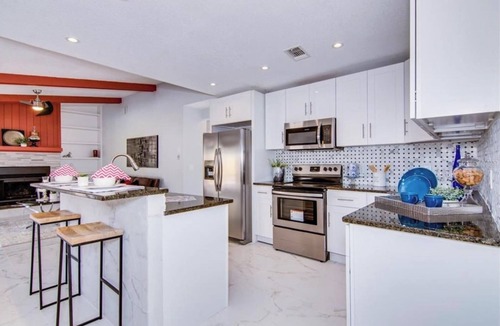 Somerset Lakes House | 3-bedroom House with pool, 10 min from the beach