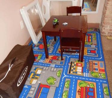 East Allegheny Apartment | 3 Beds, homey, spacious, stadiums, free parking, parks