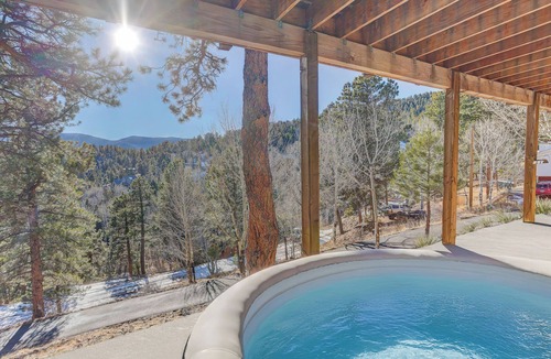 Shadow Mountain Cabin | 3-BR, amazing Mountain View, game room, hot tub, 30 min to Red Rocks, wild life