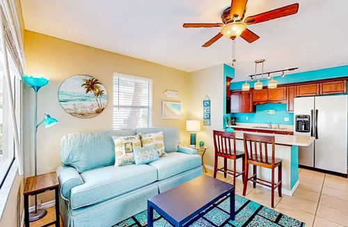 Sunset Beach House | 3 Cozy Cottages with Kitchens, AC & Shared Yard
