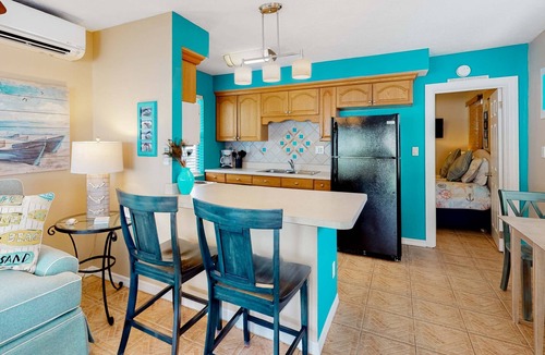 Sunset Beach House | 3 Cozy Cottages with Kitchens, AC & Shared Yard