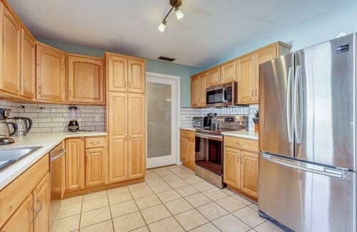 Largo Cottage | 3 Mi to Botanical Gardens: Sun-kissed Largo Escape