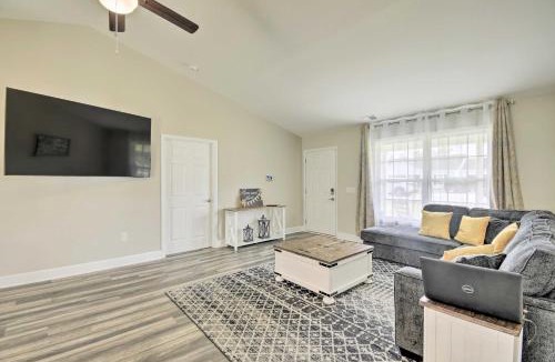 Loris House | 3 Mi to Golf: Loris Home w/Big Private Yard!