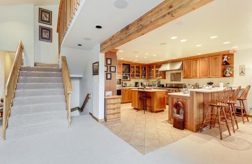 Highland Meadows House | 3 Mi to Vail Village: Classic Estate w/Hot Tub!