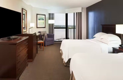 Nassau Bay Hotel | 3 Rooms to Savor the perfect blend of calm waters, cuisine, and adventure