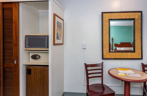 Ala Moana House | 3 Sleek Units in the Heart of Hawaii! Onsite Pool, Pet-Friendly Property