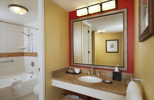 Keauhou House | 3 x Club Oceanfront 2 Double Beds at Outrigger Kona Resort and Spa