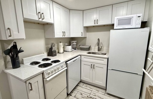Tampa House | 3321 W Walnut Studio · Charming 1 BR W Pool - Walk to Raymond James!