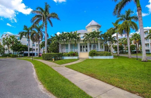 Whitney Beach Condo | 3BR Condo Near Anna Maria Island Beaches on Palma Sola Bay - Tropic Treasures