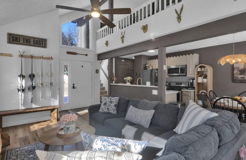 White Haven Villa | 3BR Townhouse with Game Loft Near Boulder Lake