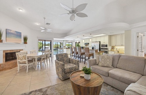 Saint Armands Key House | 4/3 Waterfront, Pool/Hot Tub, walk to St Armands