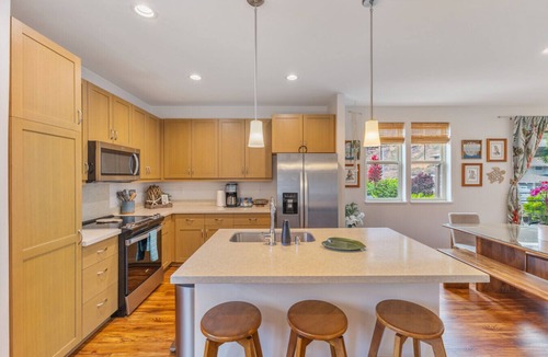 Makaha Valley House | 4 BDRM, Near beach, Ocean Views, HotTub, Pool, Gym