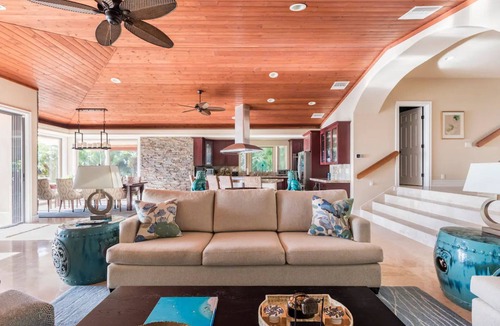 Kahaluu-Keauhou House | 4 BDRs with their own baths! Modern decor! Privacy! Best Ocean View in the Hood!