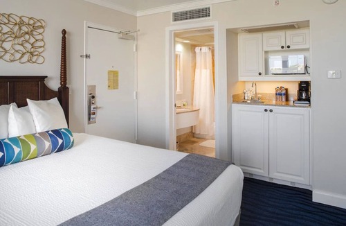 St. Pete Beach Hotel | 4 Beach View Rooms With Balcony, Coastal Escape, Parking!