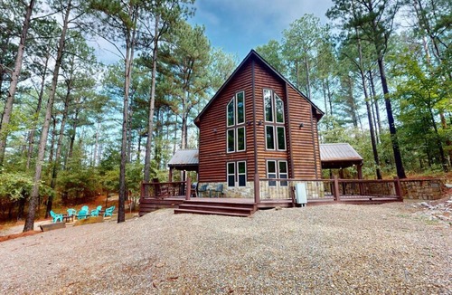 Broken Bow Cabin | 4 Bedroom Slps 12, Hot Tub, Arcade, Short walk to attractions!