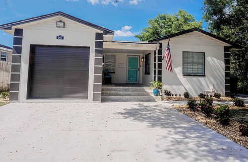 South Seminole Heights House | 4-bedroom vacation home near Tampa Riverwalk - 6-minute drive