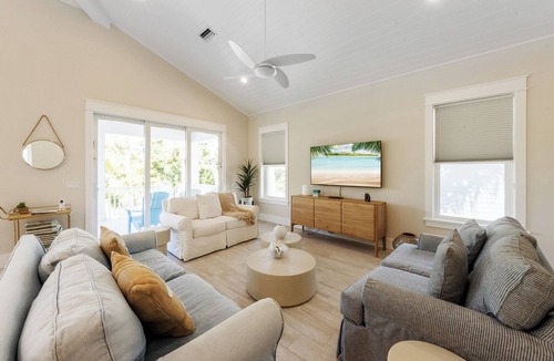 Anna Maria House | 4 Beds 4.5 Bath with Pool 3 Blocks to Beach