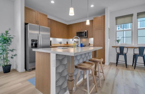 Makaha Valley House | 4 BR, Near Beach, Pool/Spa, Gym, BBQ, Free Prkng