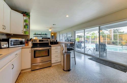 South Gate Ridge House | 4 Mi to Siesta Key Beach! Home w/Backyard Oasis