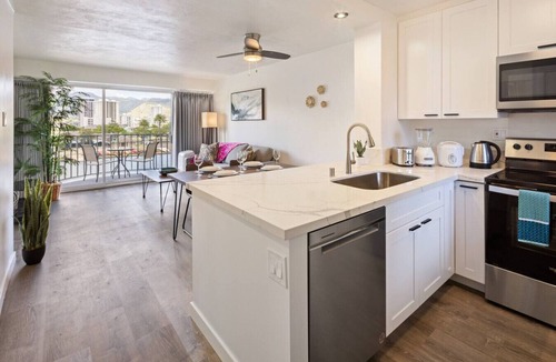 McCully - Moiliili Apartment | 401 FREE Parking/10 min beach/2b-Waikiki/Ala Moana