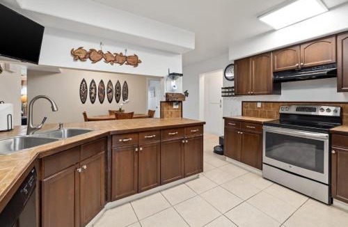 Waikoloa Village House | 448 Sleeps 13, pool and amenities