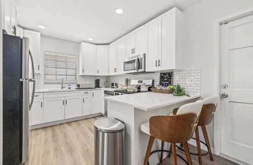 Tampa House | 4BR Oasis | Jacuzzi/Gym & Game room | Sleeps 12!